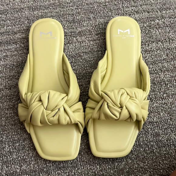 Marc Fisher Slides - Picture 1 of 2